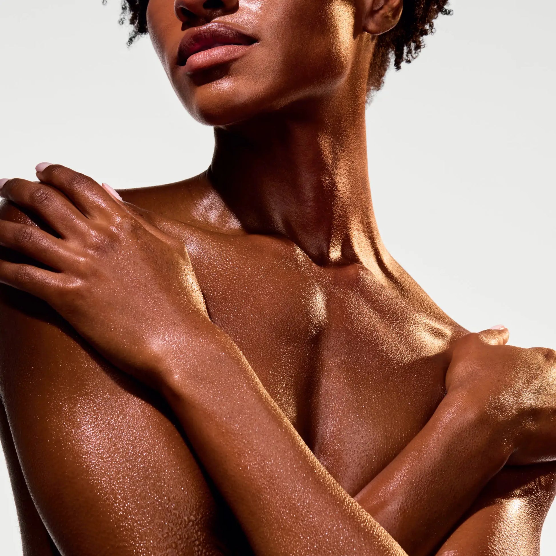 the-glow-getter-multi-oil-body-scrub-y3 NATR-40028-Alt-Image-The_Glow_Getter_Multi-Oil_Body_Scrub-06_1.webp